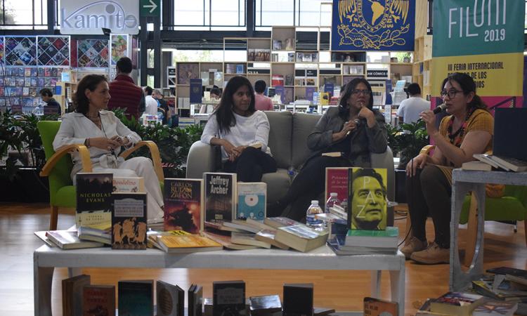 Flor que asciende (donación de libros) Filuni 2019 - Foto 01